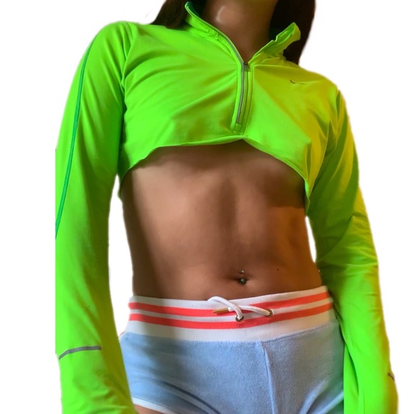 REWORKED NIKE CROP TOP❇️ - Picture 1 of 4